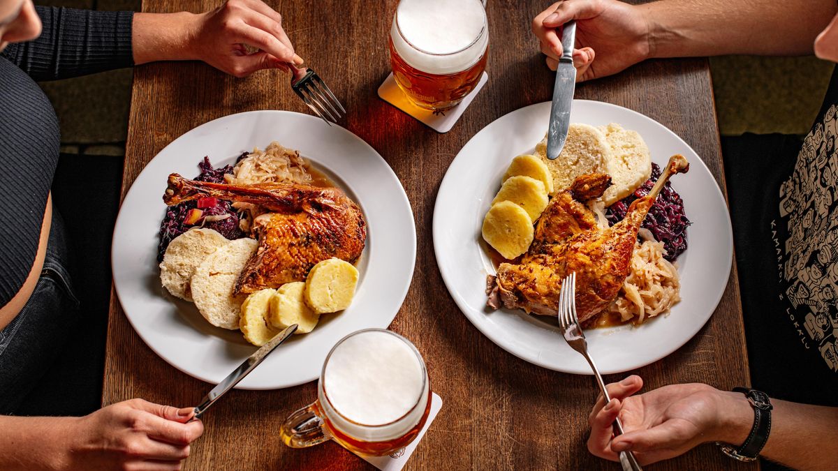 Kam vyrazit na svatomartinskou husu? Několik tipů na oblíbené restaurace